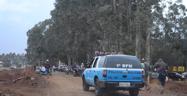 Foto da chegada da viatura policial no final da manhã na Beef Nobre.